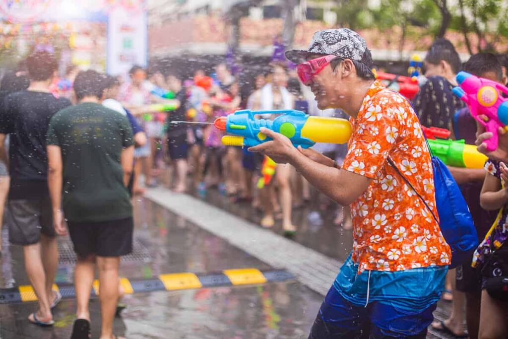 Panduan Lengkap Songkran 2026: Lokasi Perang Air Paling Seru dari Bangkok ke Phuket