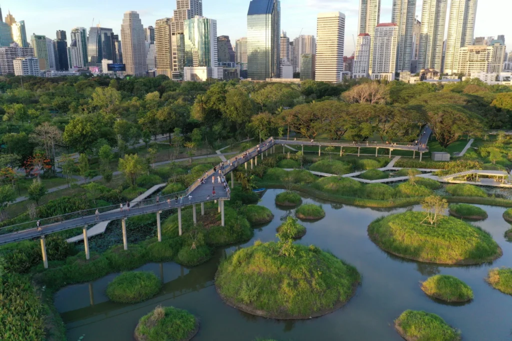 Bangkok 2026: Wajah Baru Benjakitti Forest Park dan Spot Estetik di Talad Noi
